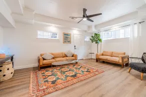 Stylish 2-Bedroom walking distance to Downtown - Image 2