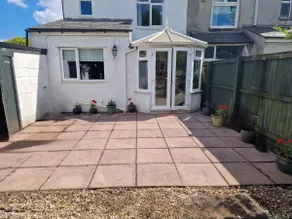 Spacious house with parking in excellent location - Image 2
