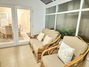 Spacious house with parking in excellent location - Image 3
