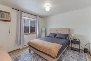 Free Parking I Coffee I Queen Bed I Keyless Entry - Image 4