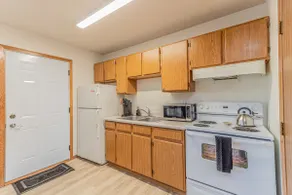 Free Parking I Coffee I Queen Bed I Keyless Entry - Image 3