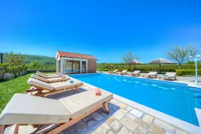 5-Bed Villa with Pool, Jacuzzi & Padel Court - Image 3