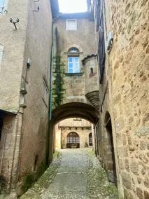 In the medieval heart - Everything close by + A/C - Image 2