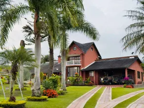 Lake Getaway: Pool, Jacuzzi, and Soccer Field - Image 2