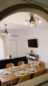 IKARUS apartment with courtyard & pool in Chania - Image 5