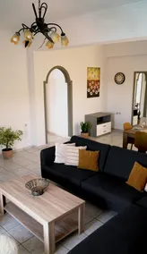 IKARUS apartment with courtyard & pool in Chania - Image 2