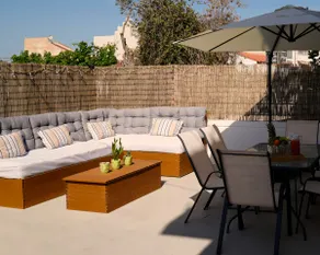 IKARUS apartment with courtyard & pool in Chania - Image 3