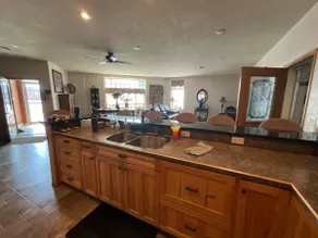 Downtown Hideaway with heated garage - Image 4