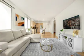 Marie | Modern Luxury Oasis in Irvine - Image 4