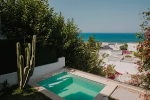 Blue case - Sea and pool view - Image 4