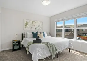 Spacious 4BR 3BA w/ AC in Quiet SE Neighbourhood - Image 2