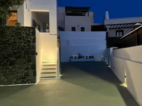 Maison Kallisti • Heated Jacuzzi & Panoramic View - Image 3