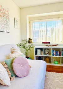 The Gallery Suite - Ocean Views & Creative Vibes - Image 3