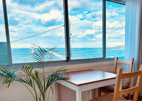 The Gallery Suite - Ocean Views & Creative Vibes - Image 2
