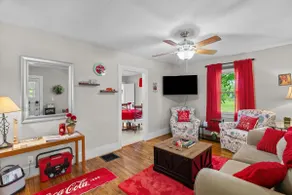 Coca Cola Cottage - Stay & Play Near Purina Farms - Dog Friendly - Image 3