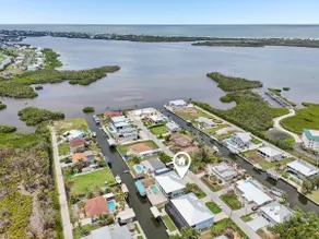 Luxury Waterfront Oasis w/ Pool, Hot Tub & Dock - Image 5