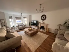 Elegant 5 Bed 5 Bath Home - Image 2