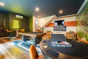Twin Oaks Lodge | 4 Kings, Sauna & EPIC Game Room - Image 4