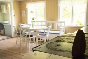Old-fashioned cottage in a secluded location - Image 3