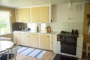 Old-fashioned cottage in a secluded location - Image 5