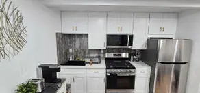Sleeps 8, Near Freeway, FREE Laundry - Image 2