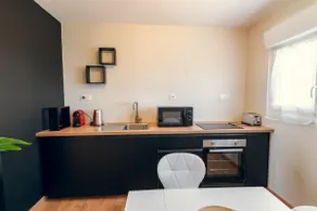 Elegant, air-conditioned & renovated - Image 4