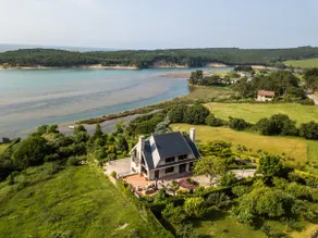 Spectacular house with ocean views. - Image 2