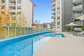Central Apartment w Pool, Gym n Free Parking - Image 5