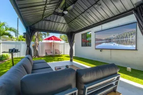 Zen Loft • Jacuzzi+King Bed-Near Beach & Las Olas - Image 3