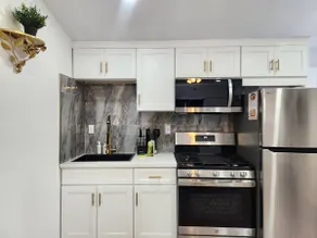 LA oasis. 2 bedrooms, 4 beds. FREE Laundry. - Image 3