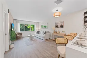 (The Palm) Beach • Pool • King Bed • Sleeps 4 - Image 2