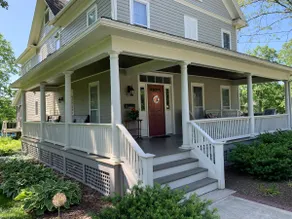 Cozy Apartment #1 in Geneseo's Historic Village - Image 2