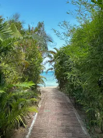 Beachside 3-Bedroom Townhouse w Private Pool at 70 Meters from Beach - Image 4