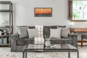 Midtown Chic * PA Farm Show Complex 1 mile away! * - Image 2