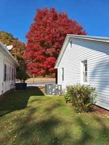 In town cottage. - Image 2