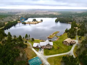 Stunning house on the lake! - Image 2