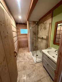 Wise Owl's Roost Luxury log cabin, views & hot tub - Image 4