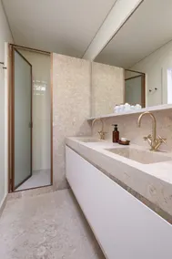 Elegant Alfama Stay / 3 bedrooms & 3 bathrooms - Image 3