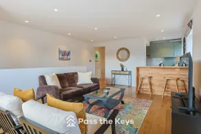 Large, Newly Renovated Flat in Charming Village - Image 5