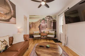 2bd Charming Bungalow Near Events - Image 2