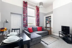 Comfortable 1-Bed Flat Near Pittville Park - Image 5