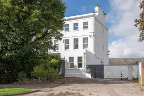 Comfortable 1-Bed Flat Near Pittville Park - Image 2