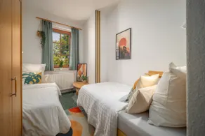 Central studio - with sofa & 2 single beds - Image 2