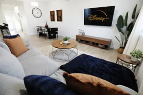 Kinglet 4BR Getaway |A/C|Garage|Near WEM|Disney+ - Image 2