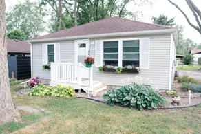 Renovated Home 1 Minute to Lake - Image 2