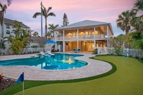 SunSalt Cottage~5 min to Beach, Shops & Food~Pool - Image 5