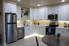 Beautiful Daylight Basement Apartment - Image 5