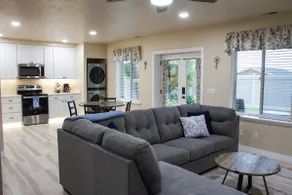 Beautiful Daylight Basement Apartment - Image 2