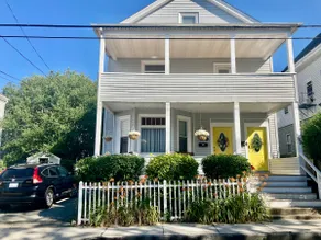 Newport Boho Tropical-2BD/1Bth, +Futon/2 Parking! - Image 2