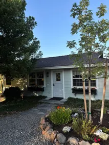 Peaceful Countryside Stay with Scenic Views - Image 2